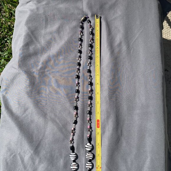JEWELRY - 17.5in strung beaded drop necklace zebra striped, black, white, pink - Picture 11 of 12